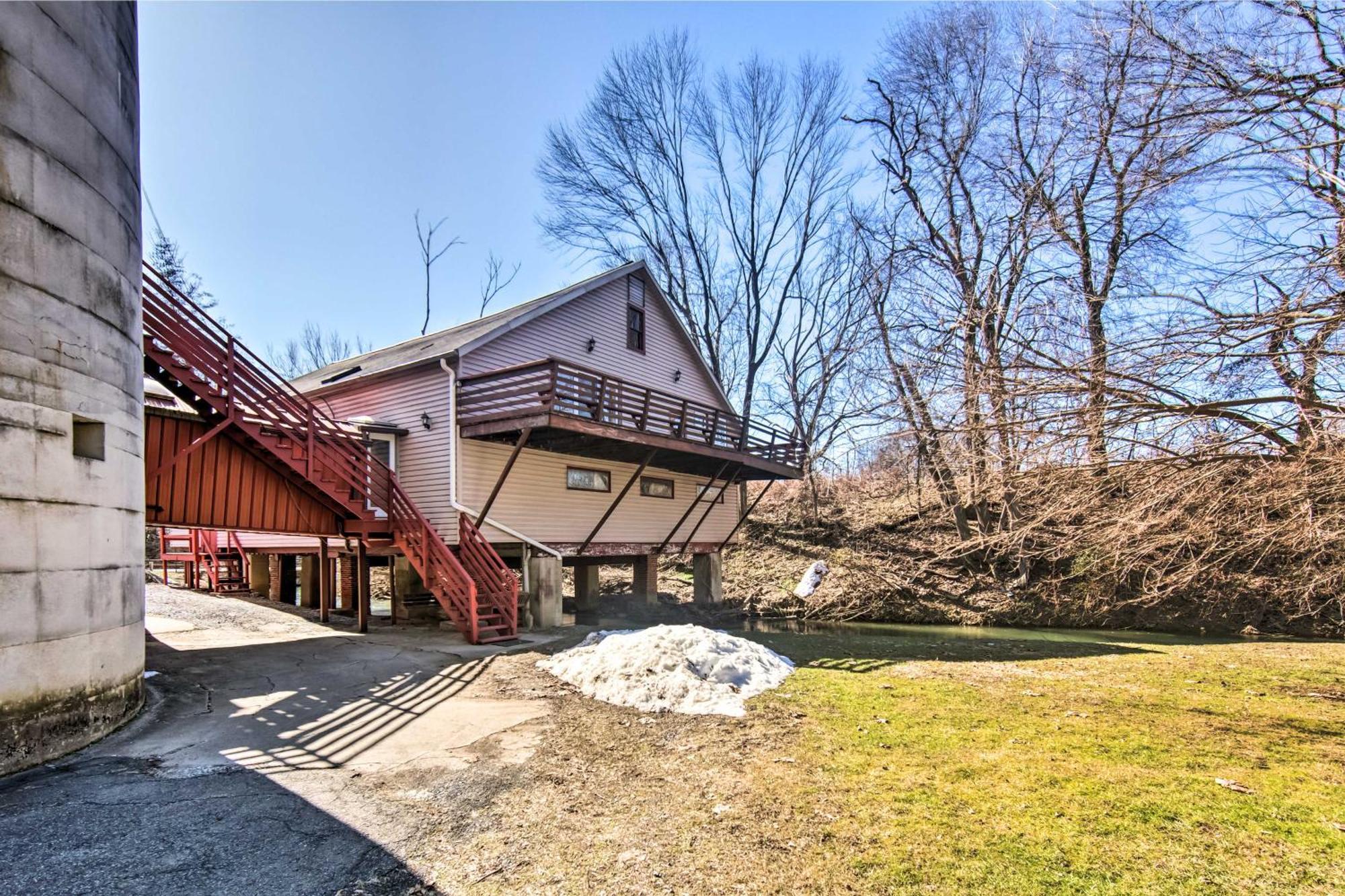 Runningwater Apartment In Lancaster With Deck מראה חיצוני תמונה